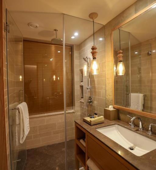 带大床的高级房间, Taj Fisherman’s Cove Resort & Spa, Chennai