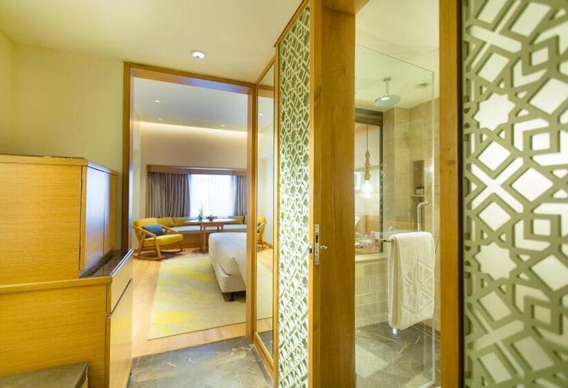 带大床的高级房间, Taj Fisherman’s Cove Resort & Spa, Chennai