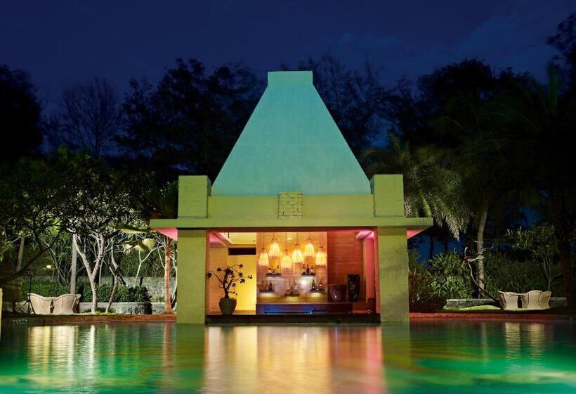 带大床的豪华间, Taj Fisherman’s Cove Resort & Spa, Chennai