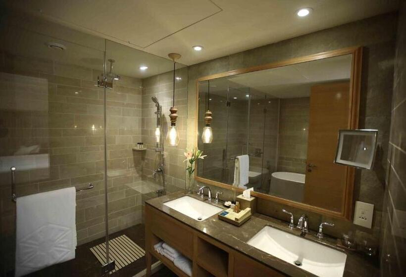 带大床的复式套间, Taj Fisherman’s Cove Resort & Spa, Chennai