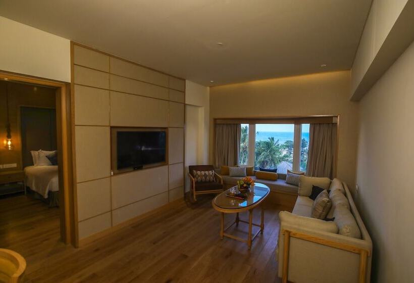 Deluxe Suite Sea View, Taj Fisherman S Cove Resort & Spa