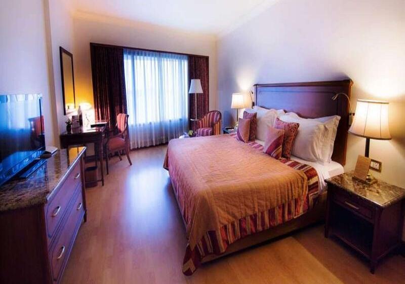 Club Zimmer, The Orchid Hotel Mumbai Vile Parle