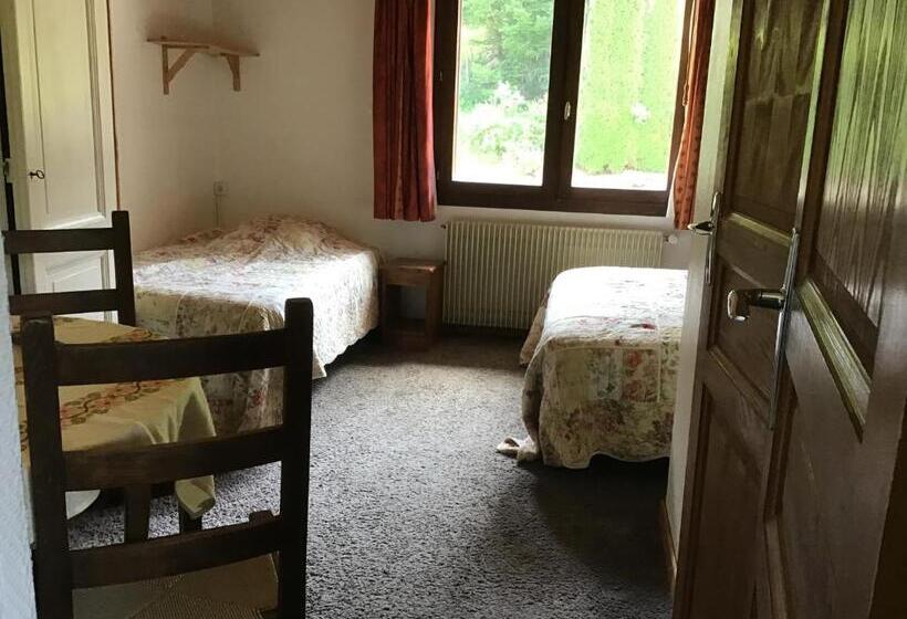 اتاق استاندارد چهار تخته, Hôtel La Bergerie