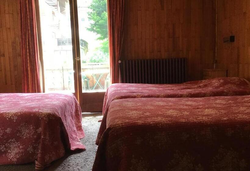 اتاق استاندارد سه نفره, Hôtel La Bergerie