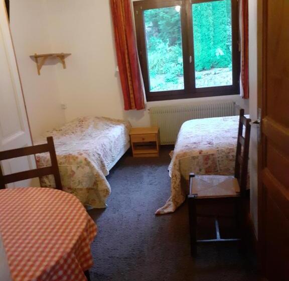 اتاق استاندارد چهار تخته, Hôtel La Bergerie