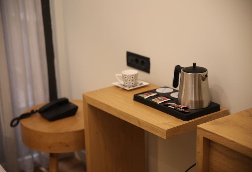 اتاق اکونومی, Roomers Nisantasi