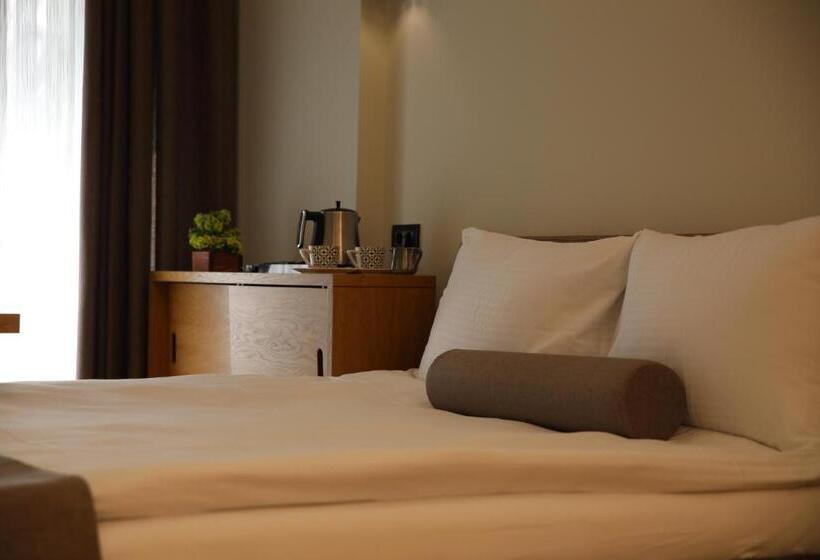 اتاق اکونومی, Roomers Nisantasi