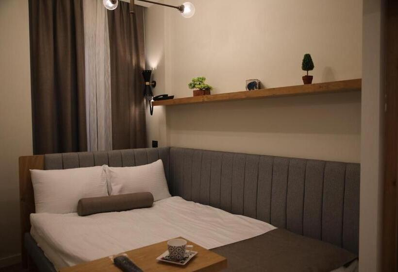 اتاق اکونومی, Roomers Nisantasi
