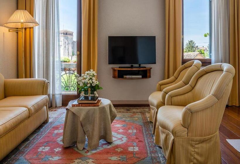 سوییت جونیور با بالکن, Albergo Al Sole