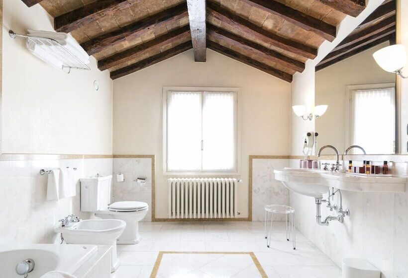 اتاق لوکس, Albergo Delle Notarie