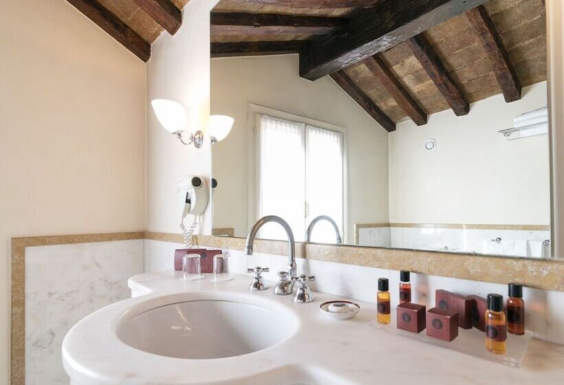 اتاق لوکس, Albergo Delle Notarie