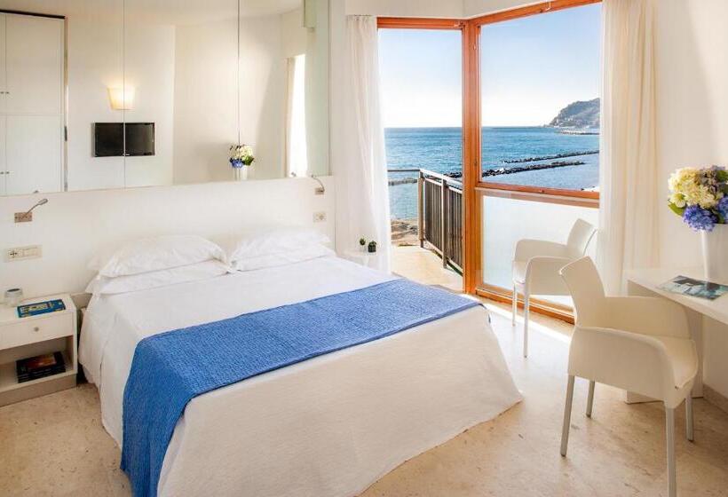 اتاق استاندارد با بالکن, Caravelle Thalasso & Wellness