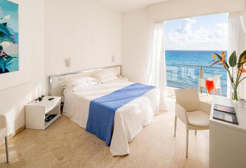 اتاق استاندارد با بالکن و چشم‌انداز دریا, Caravelle Thalasso & Wellness