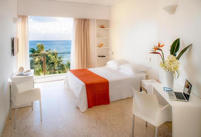اتاق استاندارد چهار تخته با چشم‌انداز دریا, Caravelle Thalasso & Wellness