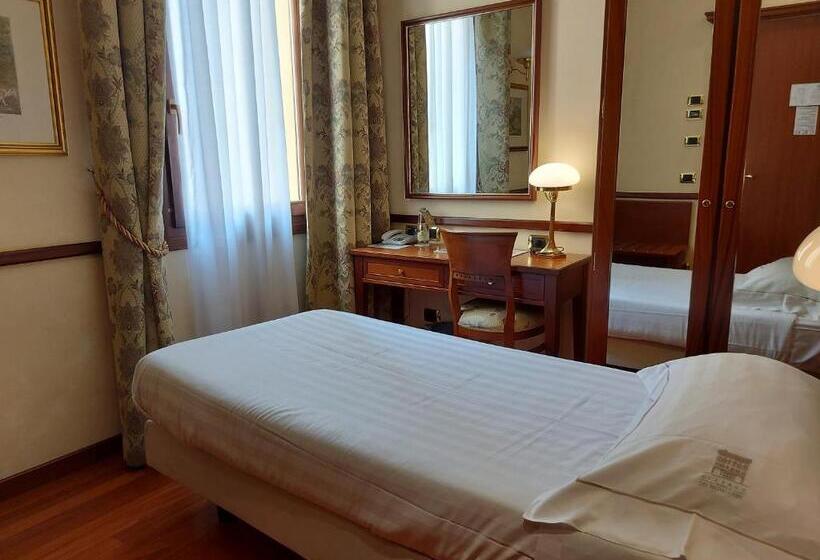 اتاق عادی, Phi Hotel Dei Medaglioni