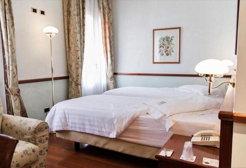 Classic Room, Phi  Dei Medaglioni