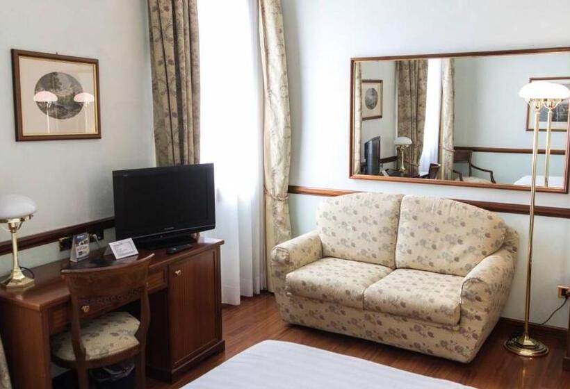 Classic Room, Phi  Dei Medaglioni