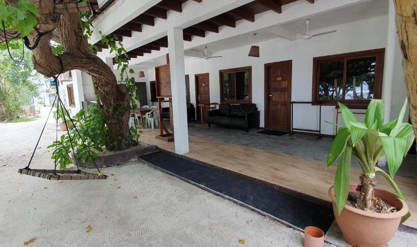اتاق اکونومی یک تخته, Surf Deck