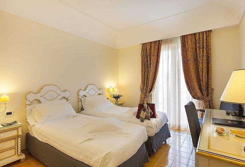 اتاق استاندارد با چشم‌انداز باغ, Excelsior Belvedere Hotel & Spa