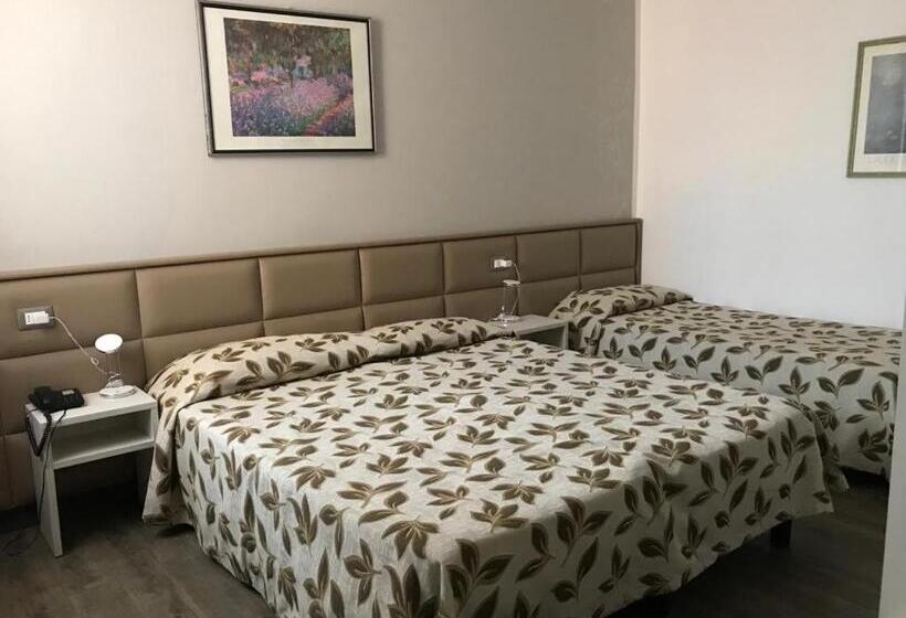 اتاق استاندارد سه نفره, Holiday  Alla Finestrella