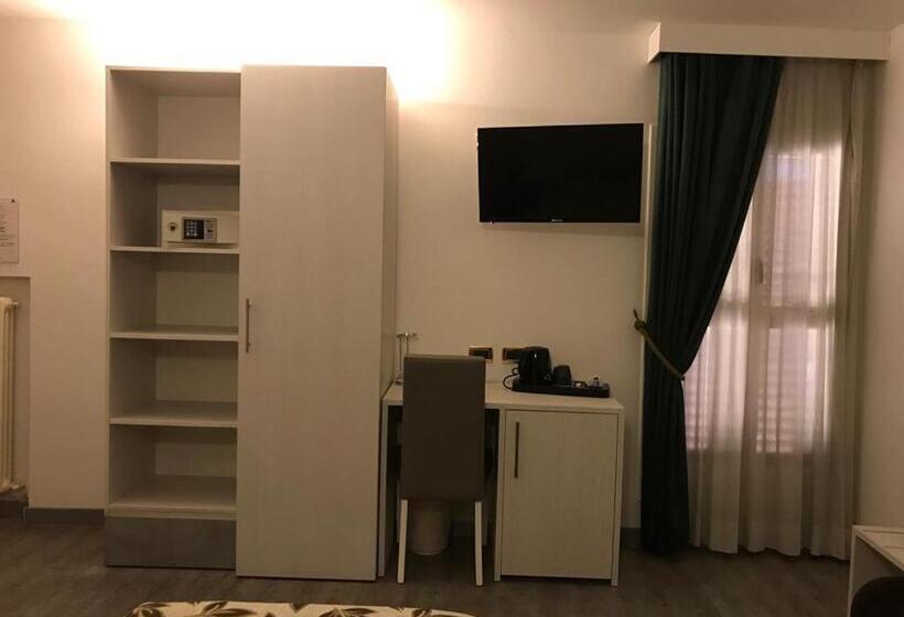 اتاق استاندارد سه نفره, Holiday  Alla Finestrella