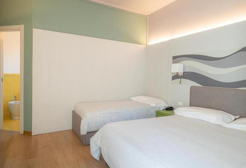 Standard Triple Room with Balcony, Il Nido