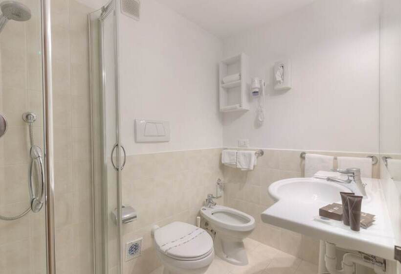 اتاق استاندارد سه نفره, Style Hotel Grifone