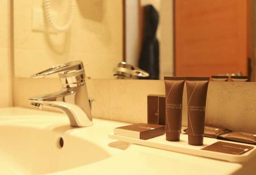 اتاق استاندارد سه نفره, Style Hotel Grifone