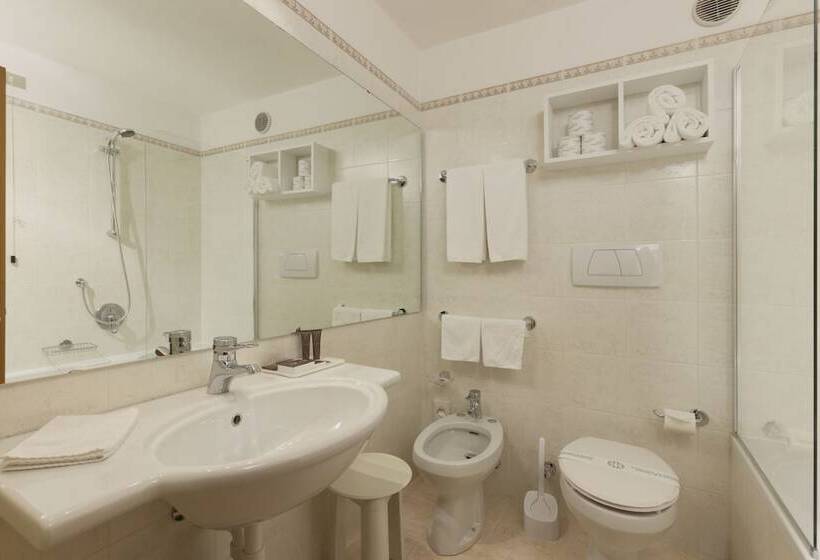 اتاق استاندارد چهار تخته, Style Hotel Grifone