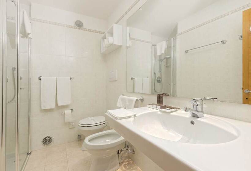اتاق استاندارد چهار تخته, Style Hotel Grifone