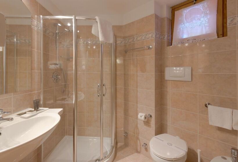اتاق استاندارد چهار تخته, Style Hotel Grifone