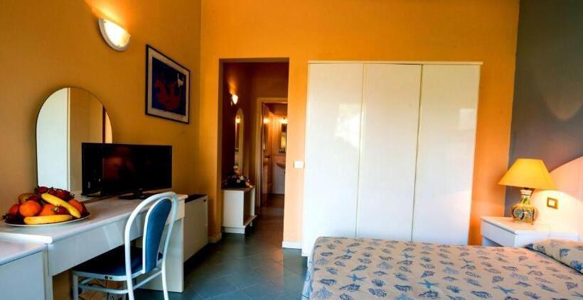 Standard Quadruple Room, Th Cinisi   Florio Park