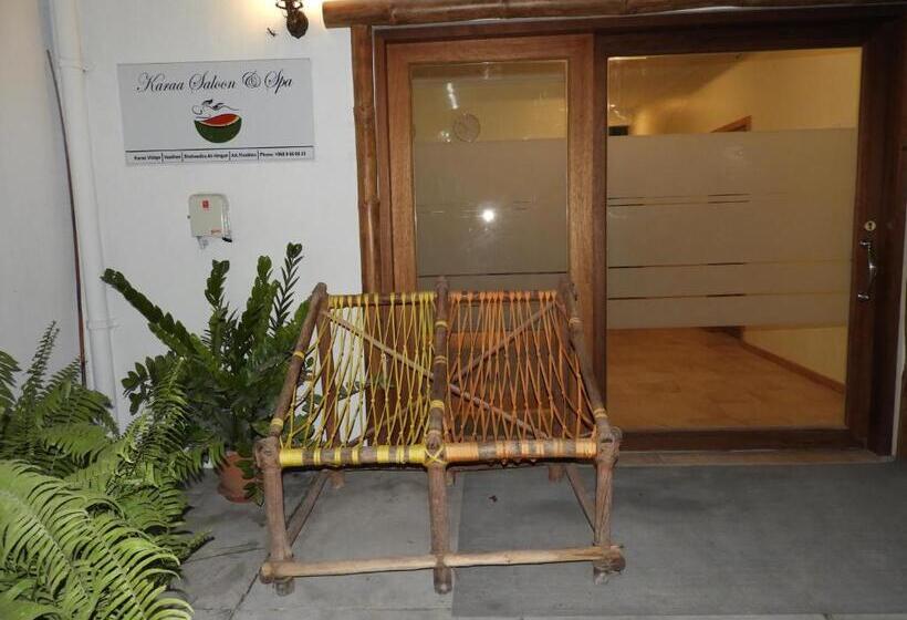 اتاق لوکس با بالکن, Karaa Village