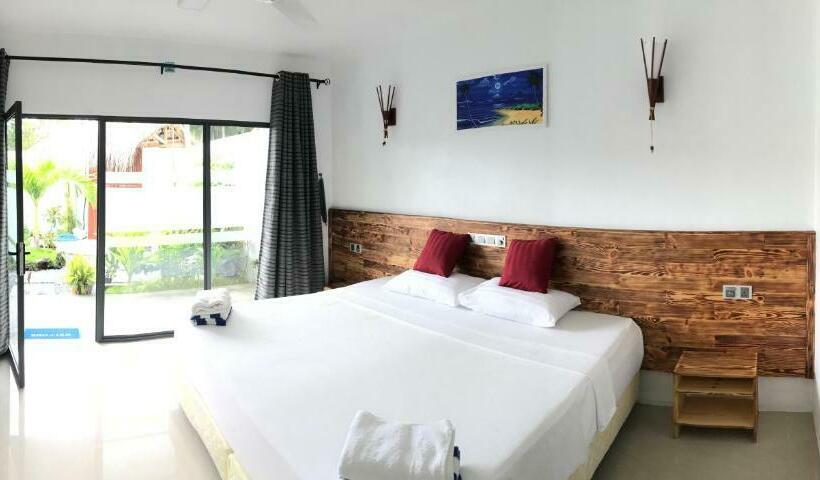 اتاق لوکس با چشم‌انداز باغ, Royal Stay Inn