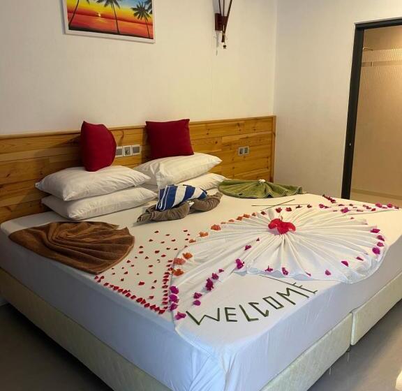 اتاق لوکس با چشم‌انداز باغ, Royal Stay Inn