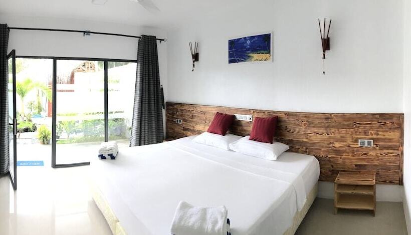 اتاق لوکس با چشم‌انداز باغ, Royal Stay Inn