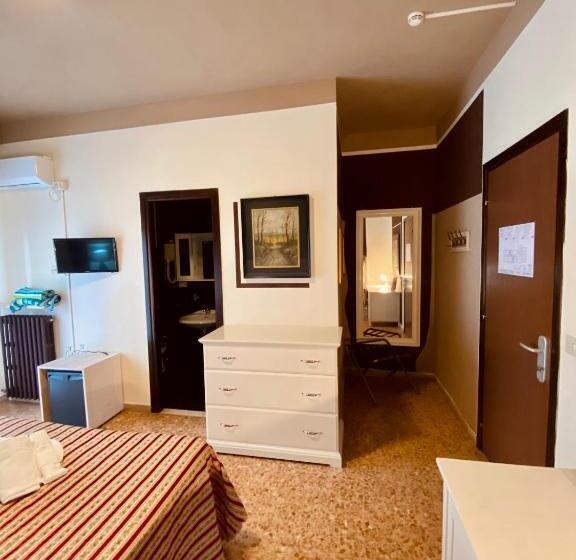 اتاق استاندارد, Art Hotel Pandos
