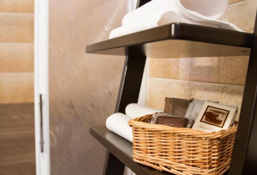 سوییت جونیور, Art Hotel Pandos