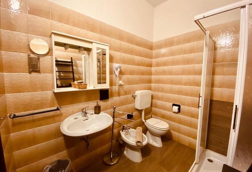 سوییت جونیور, Art Hotel Pandos