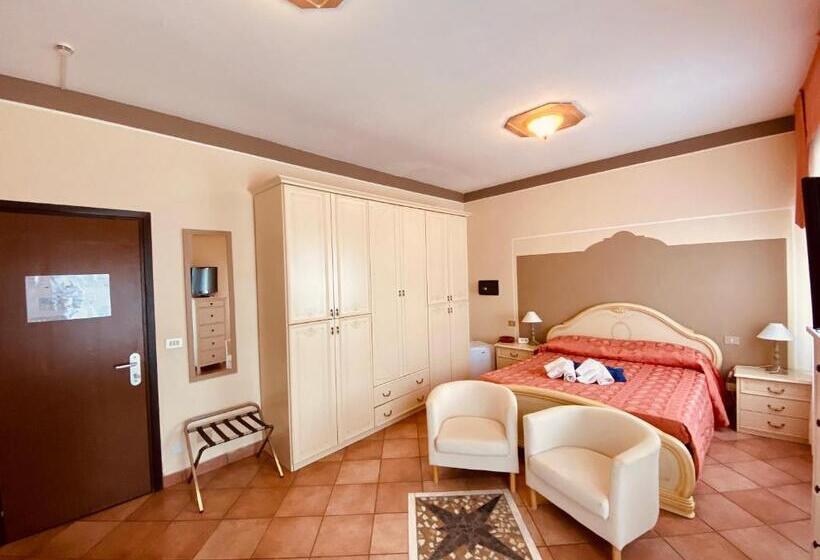 سوییت جونیور, Art Hotel Pandos