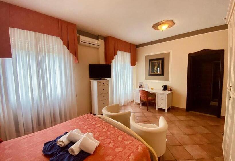سوییت جونیور, Art Hotel Pandos