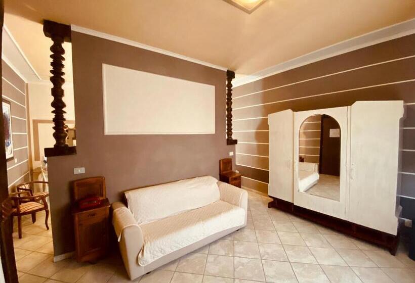 سوییت جونیور لوکس, Art Hotel Pandos