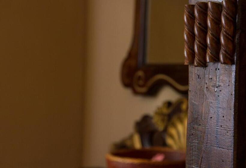 سوییت جونیور لوکس, Art Hotel Pandos