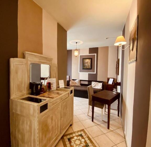 اتاق خانوادگی, Art Hotel Pandos