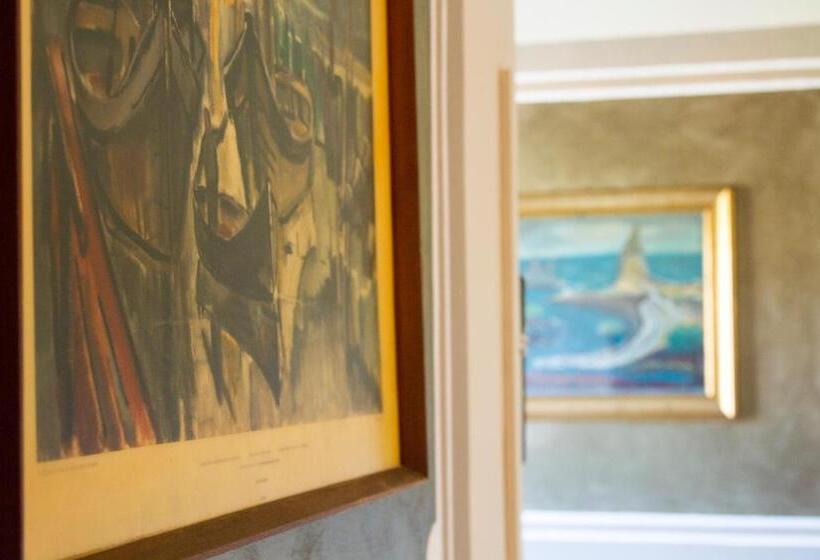 اتاق خانوادگی, Art Hotel Pandos