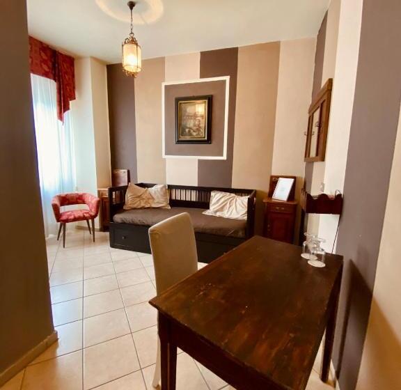 اتاق خانوادگی, Art Hotel Pandos