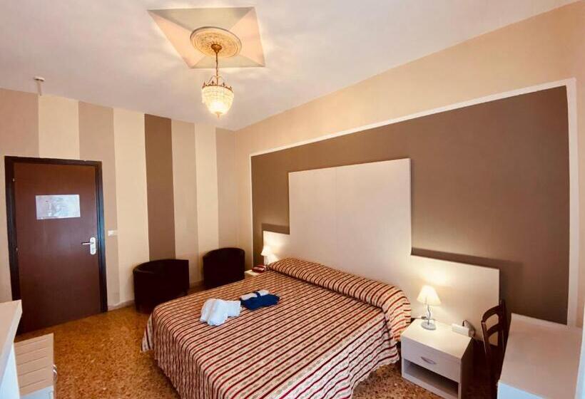 اتاق عادی, Art Hotel Pandos