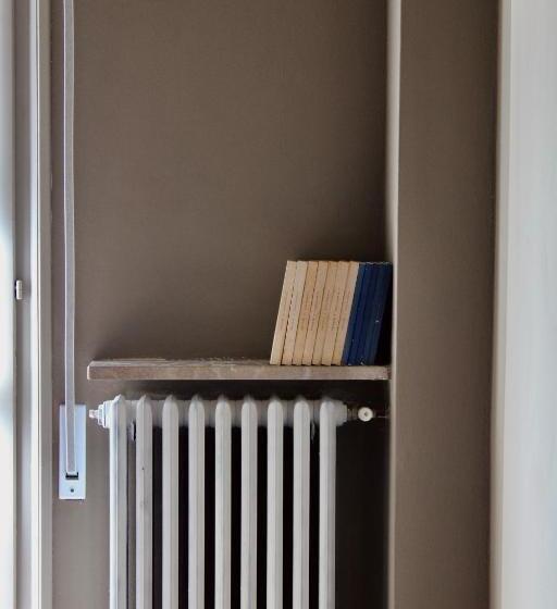 سوییت با چشم‌انداز استخر, Art Hotel Pandos