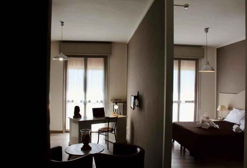 سوییت با چشم‌انداز استخر, Art Hotel Pandos