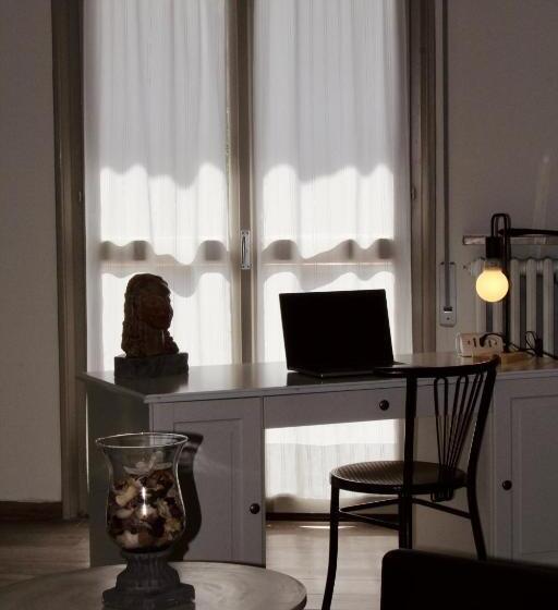 سوییت با چشم‌انداز استخر, Art Hotel Pandos